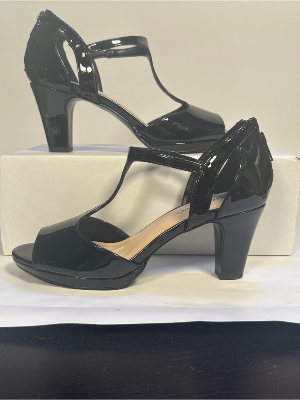 Easy Street Flash Black Patent Heels Mary Jane Size 9M Comfort Shoes